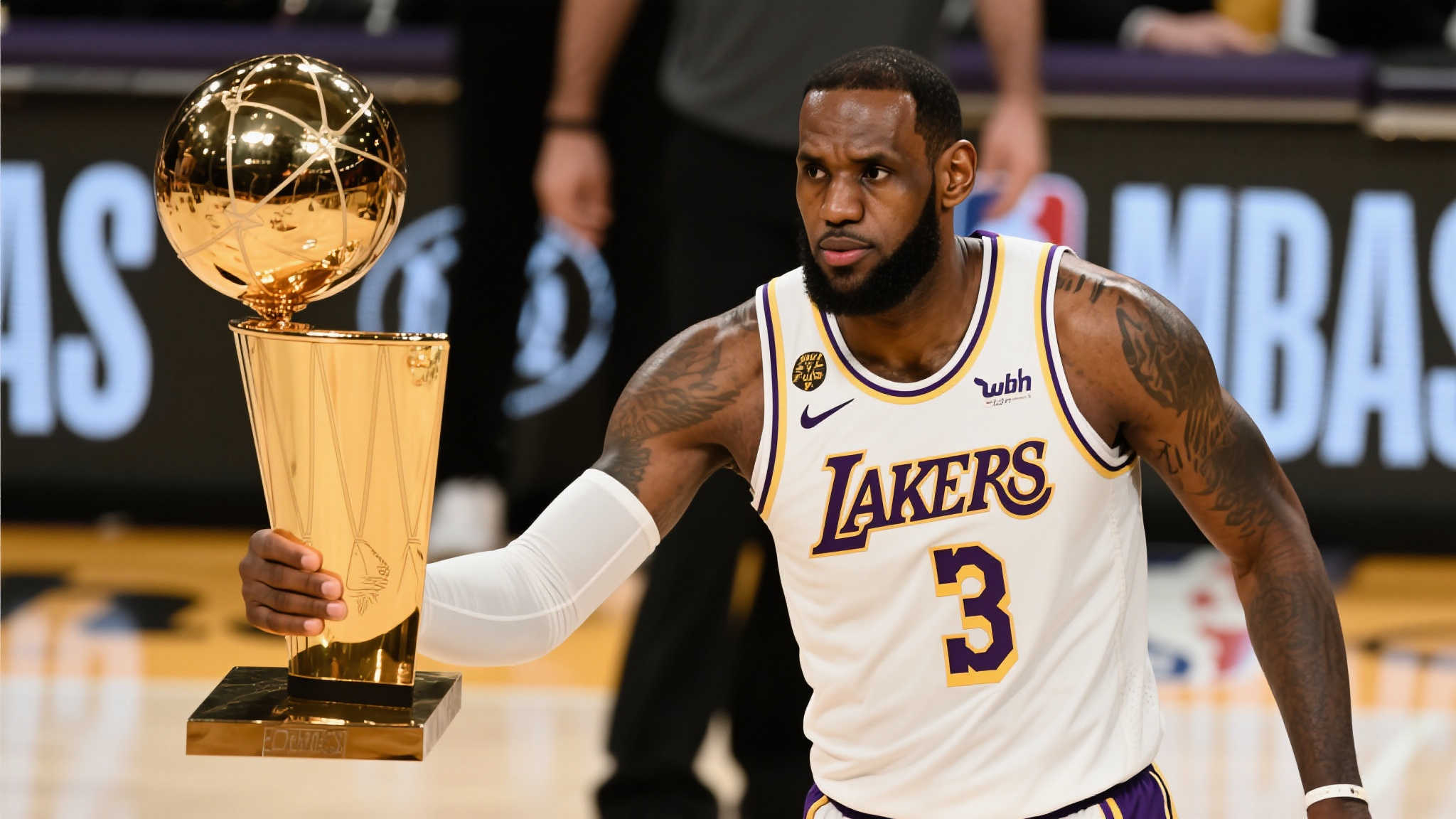 Windhorst:詹姆斯明确表态愿留湖人,离队可能性极低 Windhorst:詹姆斯明确表态愿留湖人,离队可能性极低